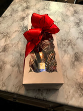Load image into Gallery viewer, Boxed Strawberries/Wine Gift Set

