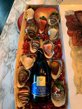 Load image into Gallery viewer, Boxed Strawberries/Wine Gift Set
