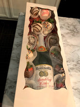 Load image into Gallery viewer, Boxed Strawberries/Sparkling Cider Gift Set

