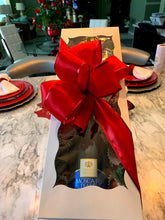 Load image into Gallery viewer, Boxed Strawberries/Wine Gift Set
